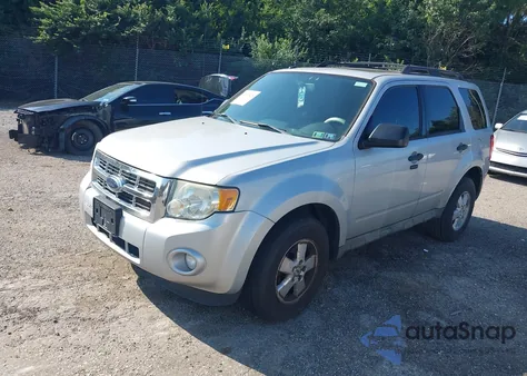2009 Ford Escape Xlt z USA, uszkodzony, nr VIN 1FMCU93789KB40373
